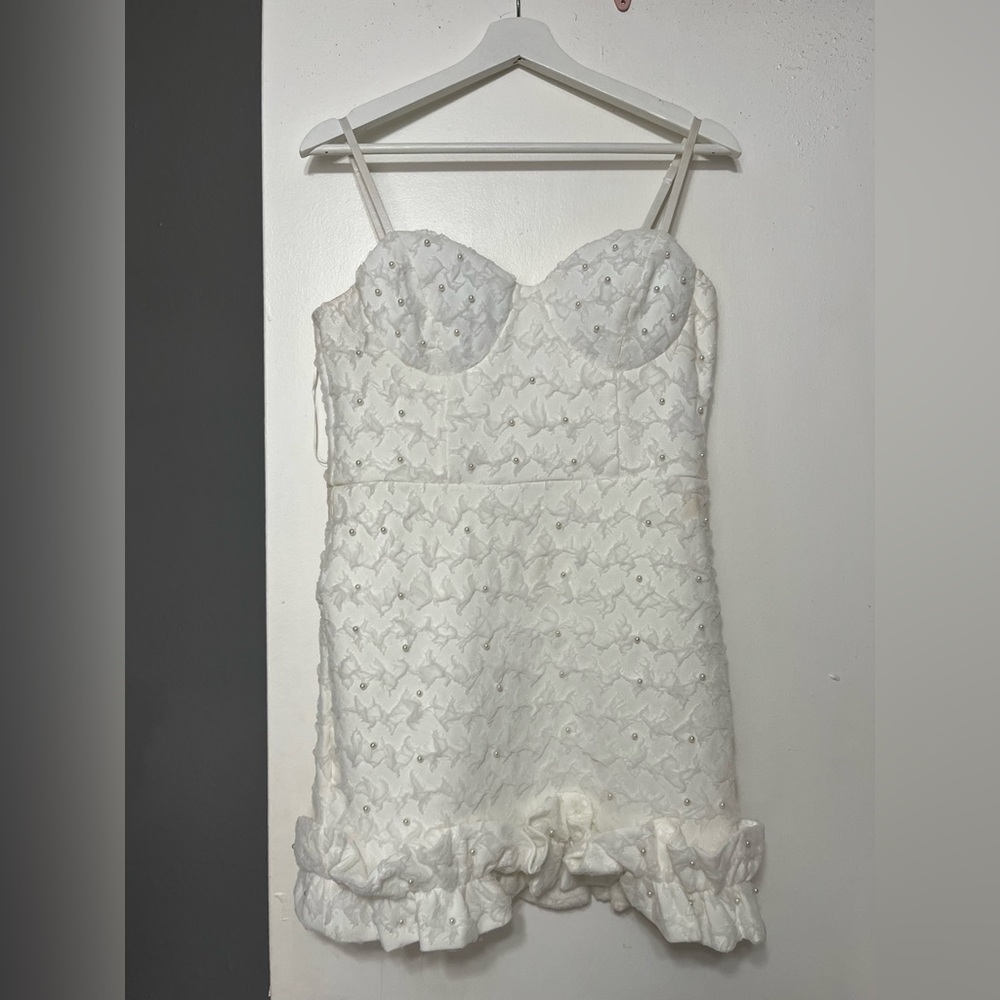 Elegant White Strapless Dress